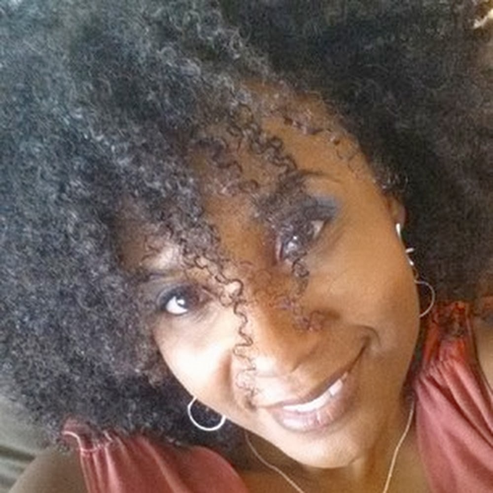 Meet your Posher, Dominique